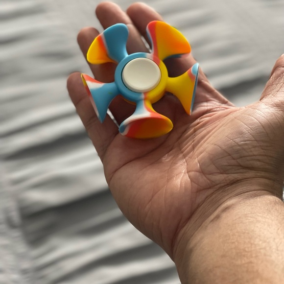 Fidget spinners sensory toys, stress relief for kids and adults, colorful toys - Picture 4 of 7